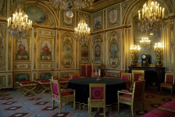 CASTLE FONTAINEBLEAU, ÎLE-DE-FRANCE, FRANCE: Image is taken inside of the Palace of Fontainebleau — стокове фото