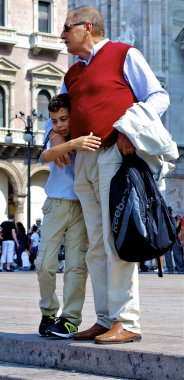 Oğul babasını seviyor