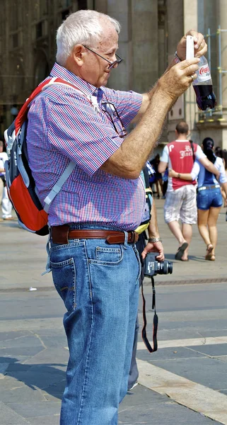 Man takes photos — Stock Photo, Image