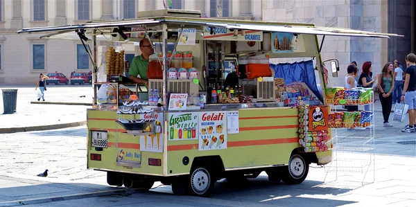 Van with food — Stock Photo, Image