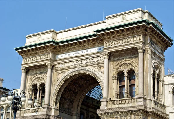 Hermoso edificio en milan — Foto de Stock