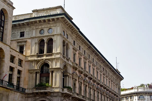 Bellissimo edificio a milano — Foto Stock