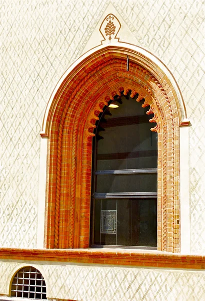 Окно замка Сфорца, Милан, Италия — стоковое фото