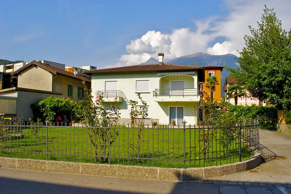 Huizen in Zwitserland — Stockfoto