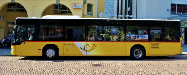 Autobus ve městě — Stock fotografie