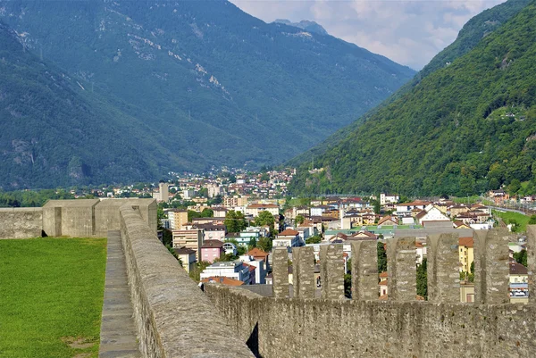 Bellinzona kale montelbello, unesco dünya mirası bellinzona, İsviçre de bir parçası — Stok fotoğraf