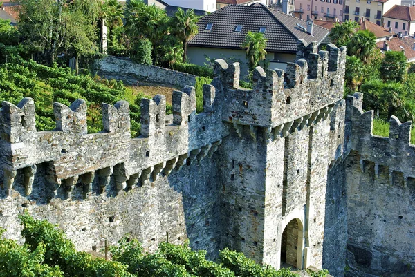 Del av bellinzona slottet montelbello, Unescos världsarv i bellinzona, Schweiz — Stockfoto