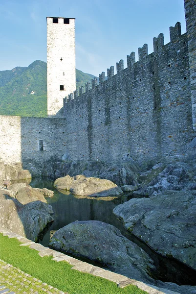 Partie du château de Bellinzona Montelbello, patrimoine mondial de l'UNESCO à Bellinzona, Suisse — Photo