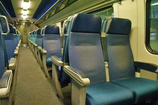 Zitplaatsen in de trein van sbb, Zwitserse spoorwegmaatschappij — Stockfoto