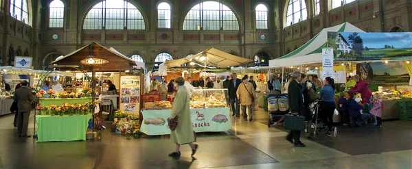 Železniční stanice zurich hb, Švýcarsko — Stock fotografie