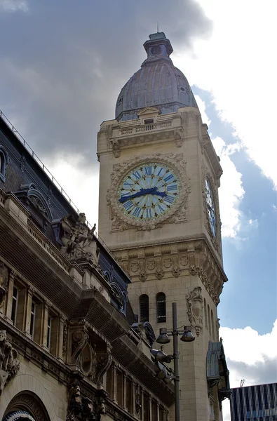 Hodinová věž stanice gare de lyon, Paříž, Francie — Stock fotografie