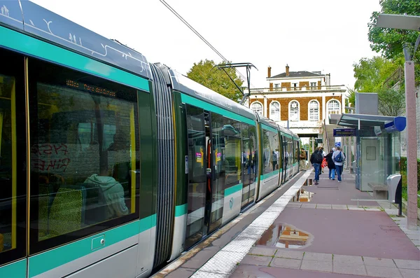 Tram staion in Parijs, Frankrijk — Stockfoto