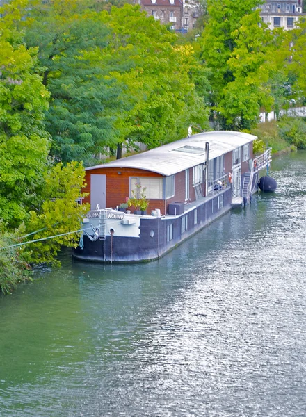 Boat over the Seine — Stock Photo, Image