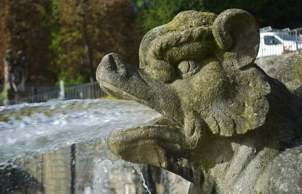 Monumento en Parc de Saint-Cloud, París, Francia — Foto de Stock