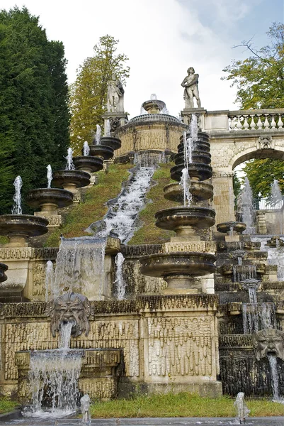 Częścią przepiękna fontanna w Parc de Saint-Cloud — Zdjęcie stockowe