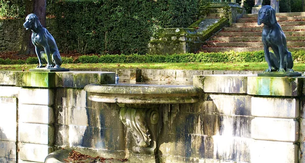 Pomnik psa w parc de saint-cloud, Paryż, Francja — Zdjęcie stockowe