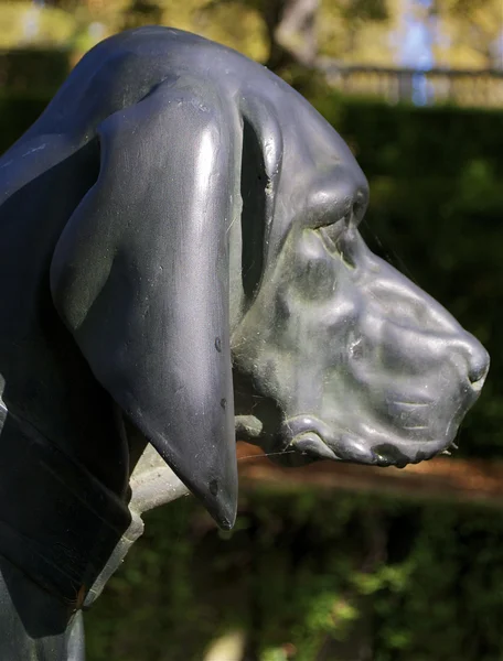 Monument of a dog in the Parc de Saint-Cloud, Paris, France — Stock Photo, Image