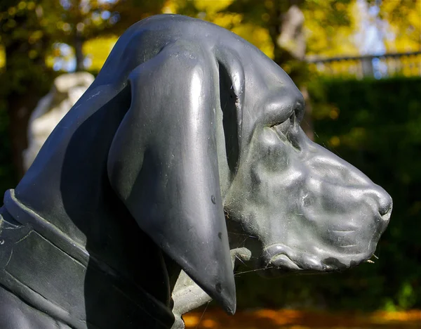 Monument av en hund i parc de saint-cloud, paris, Frankrike — Stockfoto