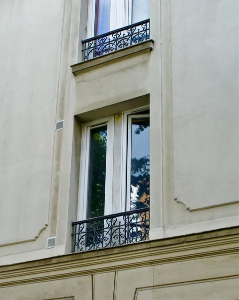 Fenster zum Gebäude — Stockfoto