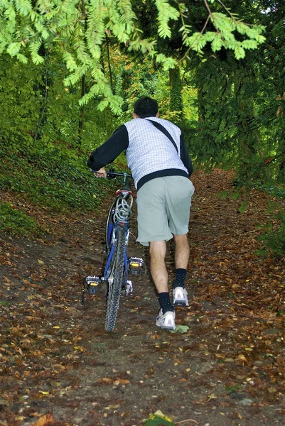 Man with his bike goes upstairs — Stock Photo, Image