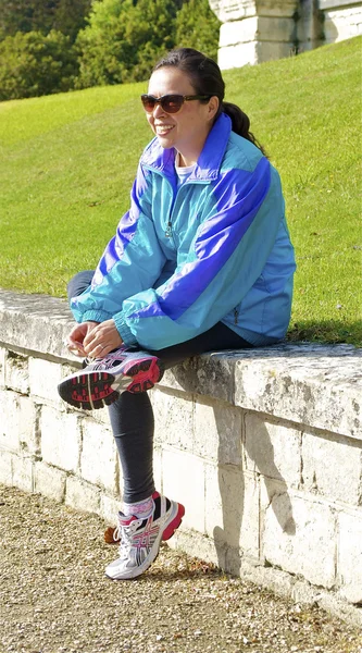 Girl takes a rest — Stock Photo, Image