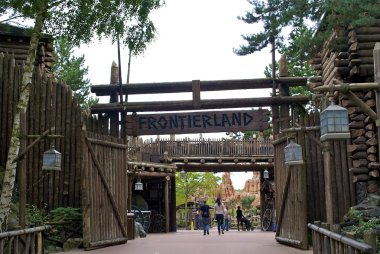 frontierland yol