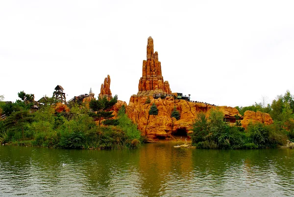Beautiful view of the rock in center of the lake in The Disneyland — Stock Photo, Image