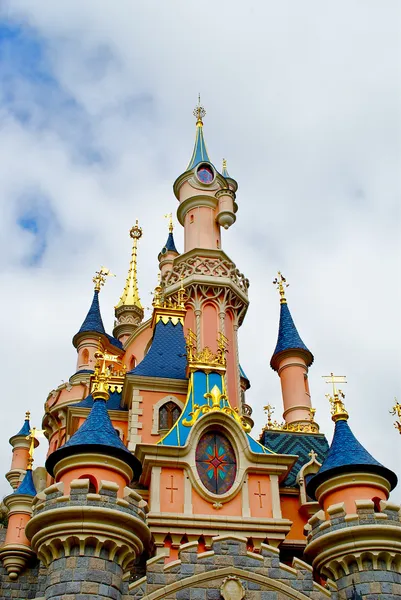 Vista del Palacio de la Bella Durmiente en el Disneylandia de París — Foto de Stock
