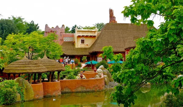 Vista del ristorante decorativo nel Disneyland — Foto Stock