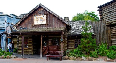 frontierland, eski evde