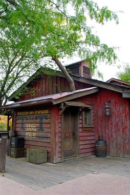 frontierland, eski evde