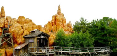 Disneyland dağ dekorasyon