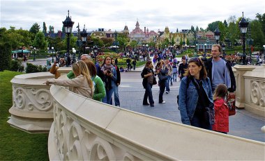 disneyland Paris içinde uyuyan güzellik kale Köprüsü
