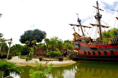 Paris Disneyland Park korsan gemisi,