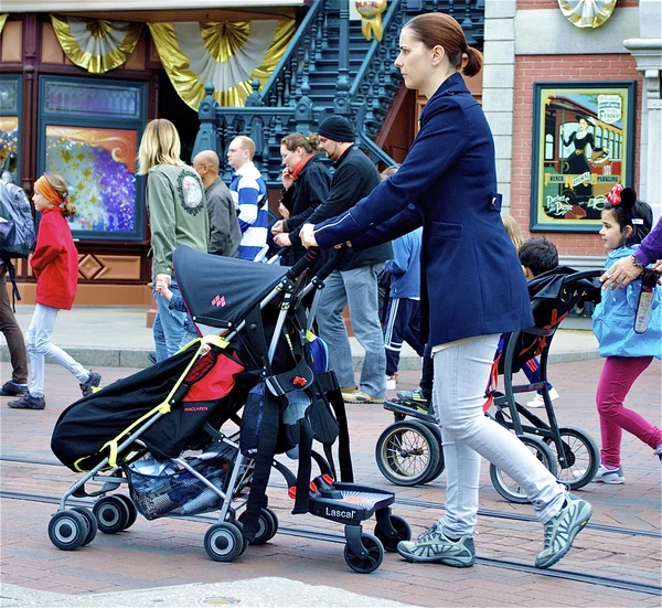 Woman carries pram — Stock Photo, Image