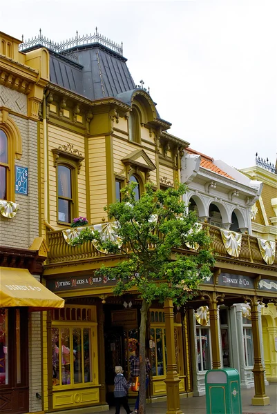 Gebouw aan de hoofdstraat in het disneyland — Stockfoto