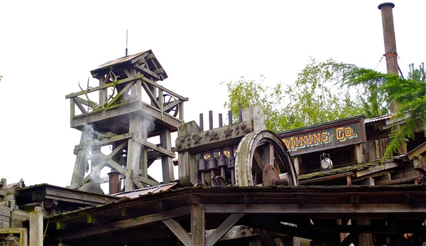 Gamla fabriken i Disney land Park — Stockfoto