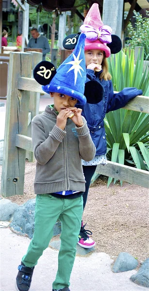 Kids eat some food in the Disneyland — Stock Photo, Image