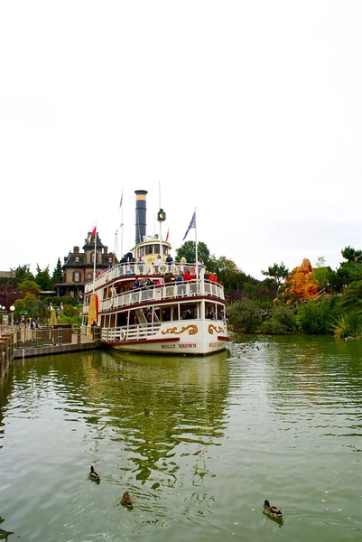 Molly kahverengi gemisi uzakta disneyland — Stok fotoğraf