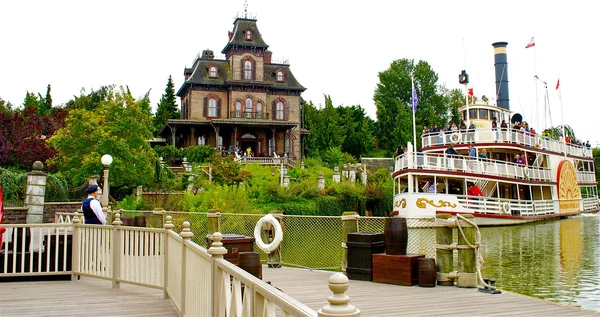 Molly Brown ship and Adams' family house — Stock Photo, Image