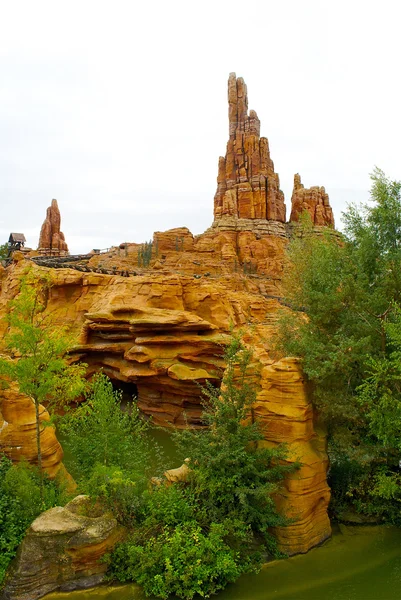 Krásná hora v Disneylandském parku — Stock fotografie