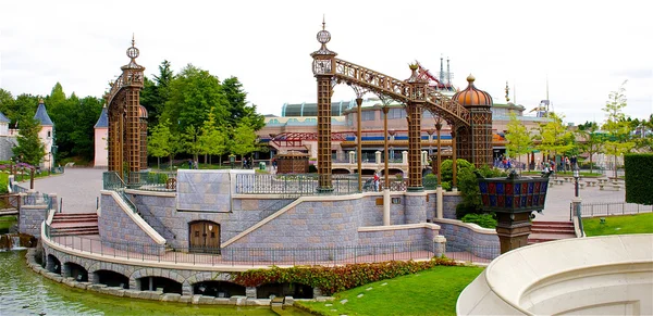 Vue depuis le château de beauté Sleeping dans le Disneyland de Paris — Photo