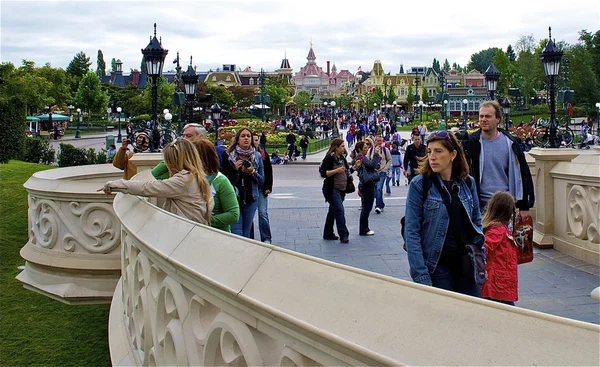 Most snu piękno zamku w Disneylandzie w Paryżu — Zdjęcie stockowe