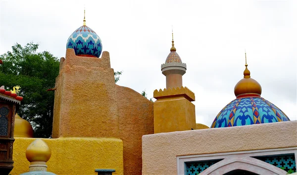 Decoratieve paleis in Arabische stijl in het disneyland — Stockfoto