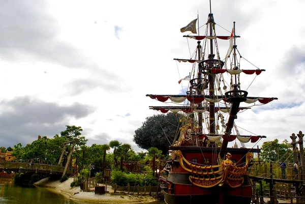 El barco pirata del capitán Garfio —  Fotos de Stock