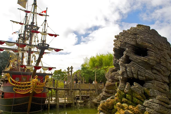 El barco pirata del capitán Garfio —  Fotos de Stock