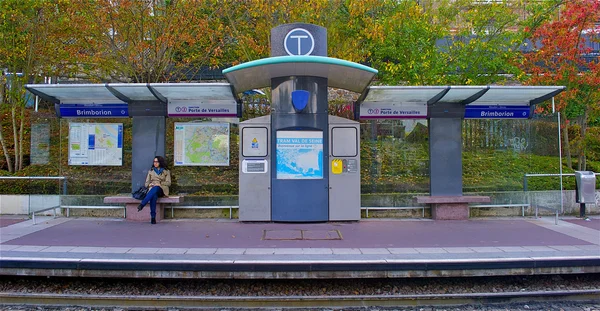 Straßenbahnhaltestelle in Paris — Stockfoto