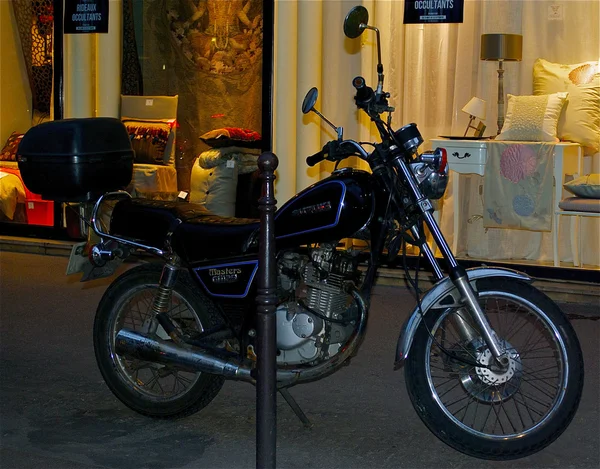 Motorrad auf der Straße — Stockfoto