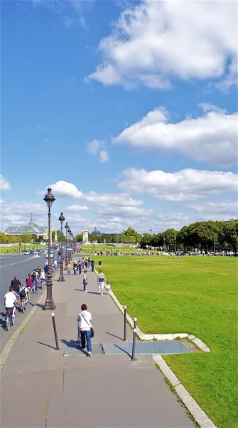 Zwiedzanie pieszo lub w Paryżu — Zdjęcie stockowe