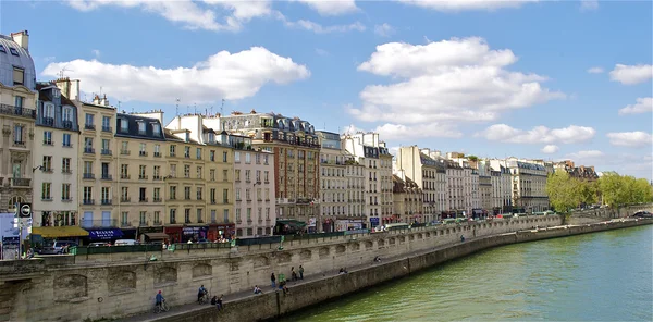 Gebäude am Fluss Seine und in Paris — Stockfoto